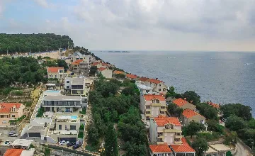 Contemporary Seaside Villa with Infinity Pool in Štikovica