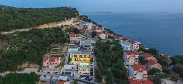 Contemporary Seaside Villa with Infinity Pool in Štikovica