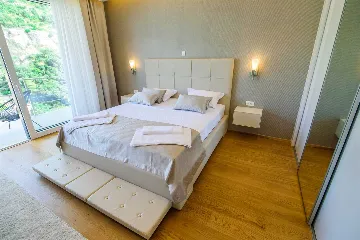 Contemporary Seaside Villa with Infinity Pool in Štikovica