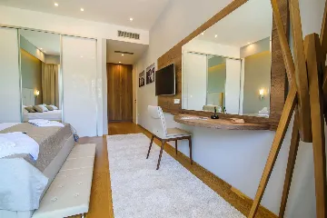 Contemporary Seaside Villa with Infinity Pool in Štikovica