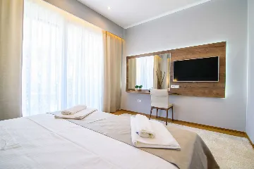 Contemporary Seaside Villa with Infinity Pool in Štikovica