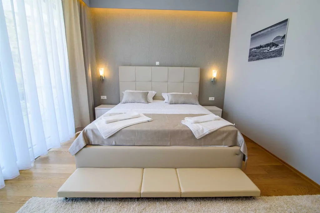 Contemporary Seaside Villa with Infinity Pool in Štikovica