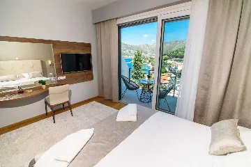 Contemporary Seaside Villa with Infinity Pool in Štikovica