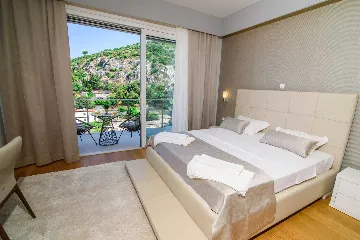 Contemporary Seaside Villa with Infinity Pool in Štikovica