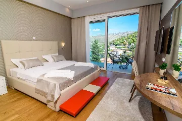 Contemporary Seaside Villa with Infinity Pool in Štikovica