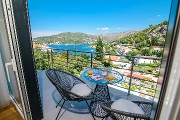 Contemporary Seaside Villa with Infinity Pool in Štikovica