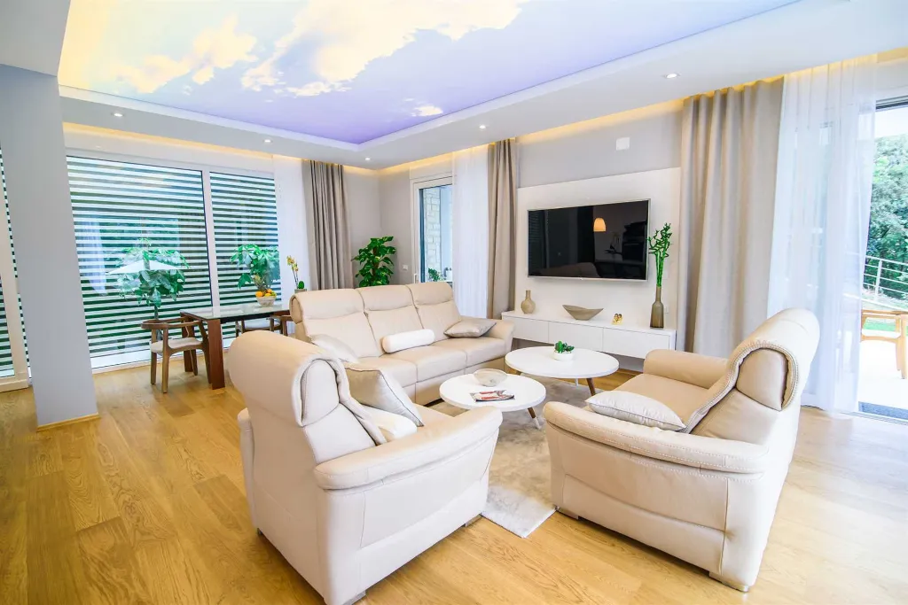 Contemporary Seaside Villa with Infinity Pool in Štikovica