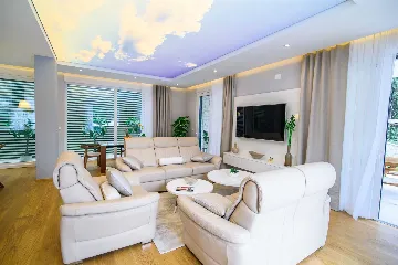 Contemporary Seaside Villa with Infinity Pool in Štikovica