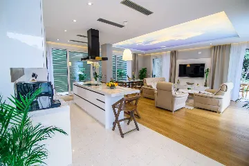 Contemporary Seaside Villa with Infinity Pool in Štikovica