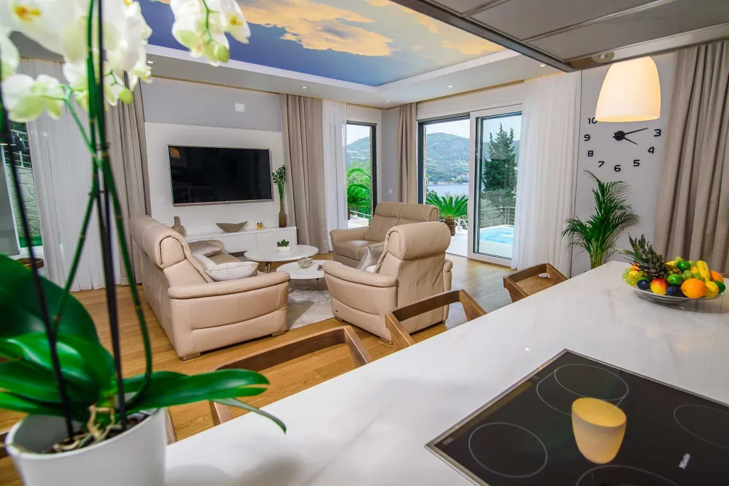 Contemporary Seaside Villa with Infinity Pool in Štikovica