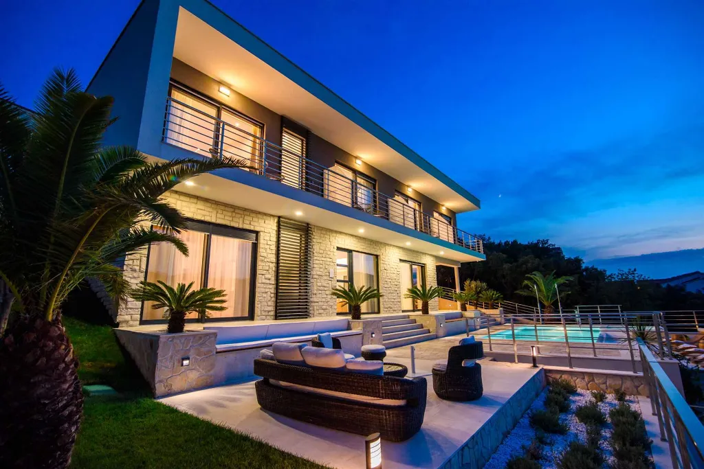 Contemporary Seaside Villa with Infinity Pool in Štikovica