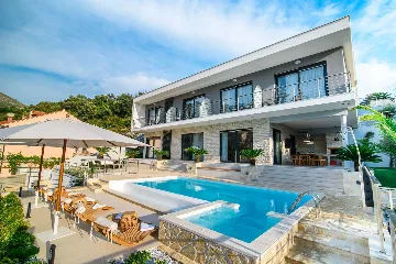 Contemporary Seaside Villa with Infinity Pool in Štikovica