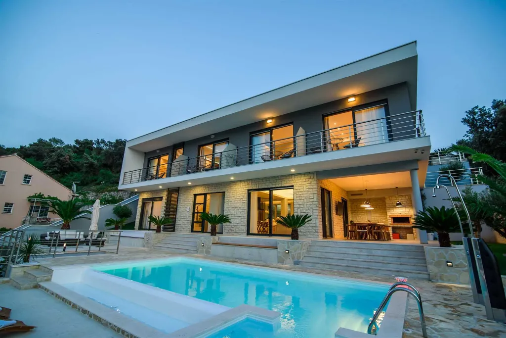Contemporary Seaside Villa with Infinity Pool in Štikovica