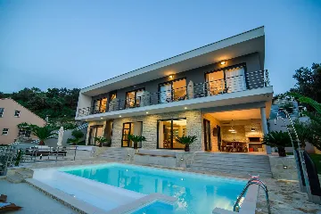 Contemporary Seaside Villa with Infinity Pool in Štikovica