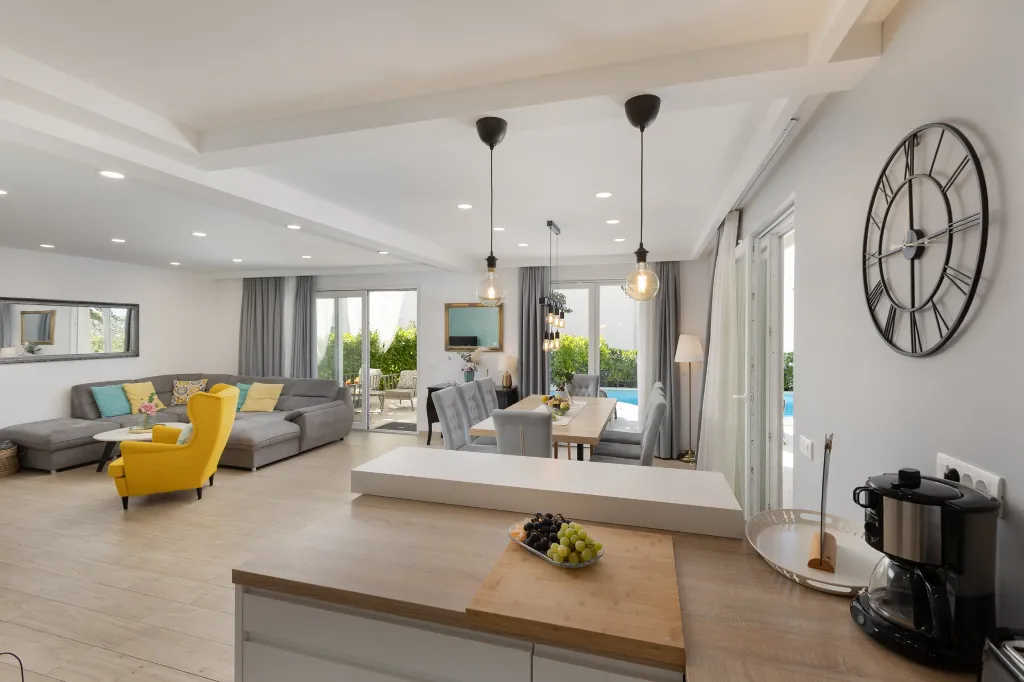 Modern Villa With Heated Pool, 4 Bedrooms – Makarska