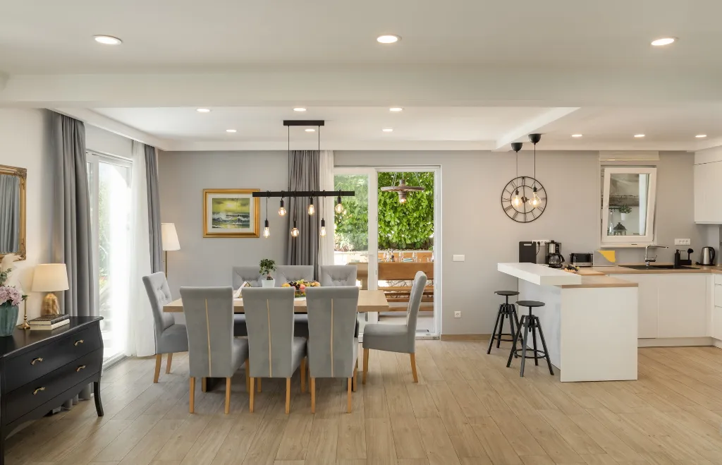 Modern Villa With Heated Pool, 4 Bedrooms – Makarska