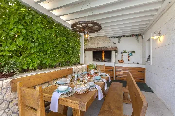 Modern Villa With Heated Pool, 4 Bedrooms – Makarska