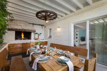 Modern Villa With Heated Pool, 4 Bedrooms – Makarska