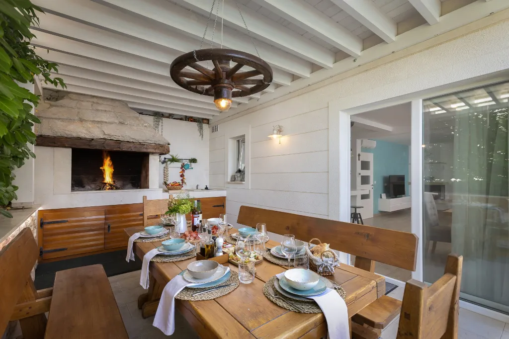 Modern Villa With Heated Pool, 4 Bedrooms – Makarska