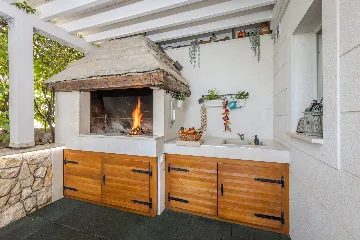 Modern Villa With Heated Pool, 4 Bedrooms – Makarska