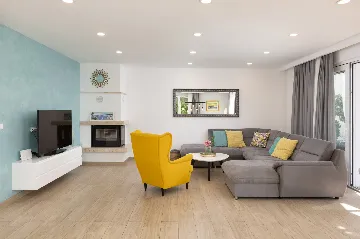 Modern Villa With Heated Pool, 4 Bedrooms – Makarska