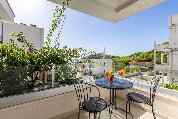 Modern Villa With Heated Pool, 4 Bedrooms – Makarska