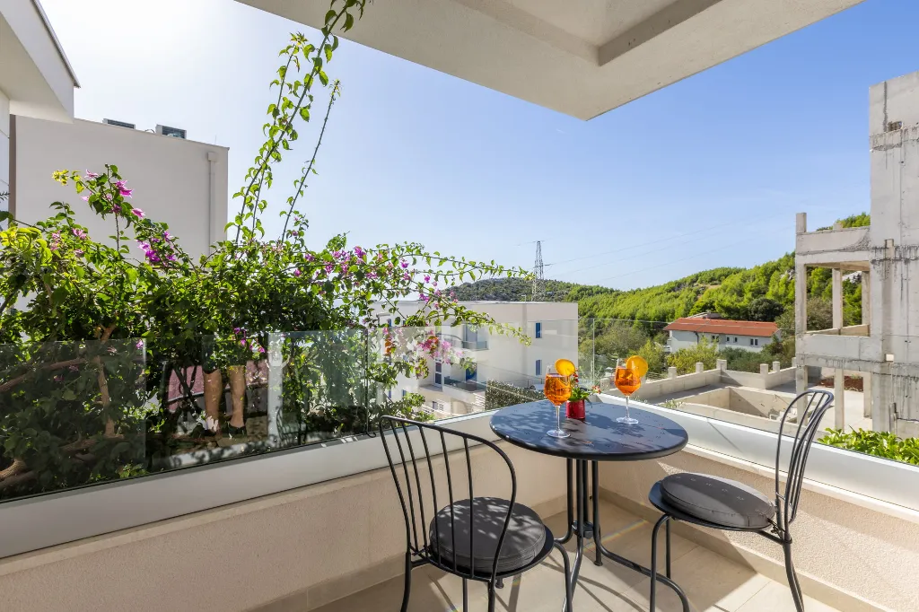 Modern Villa With Heated Pool, 4 Bedrooms – Makarska