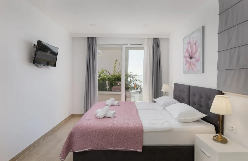Modern Villa With Heated Pool, 4 Bedrooms – Makarska