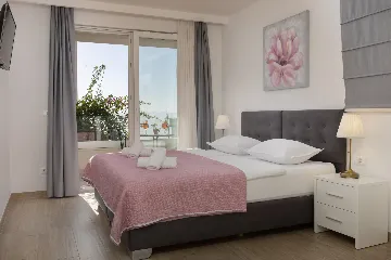 Modern Villa With Heated Pool, 4 Bedrooms – Makarska