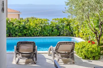 Modern Villa With Heated Pool, 4 Bedrooms – Makarska