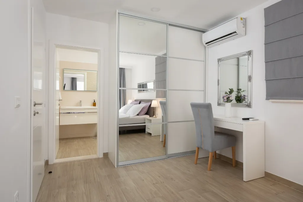 Modern Villa With Heated Pool, 4 Bedrooms – Makarska
