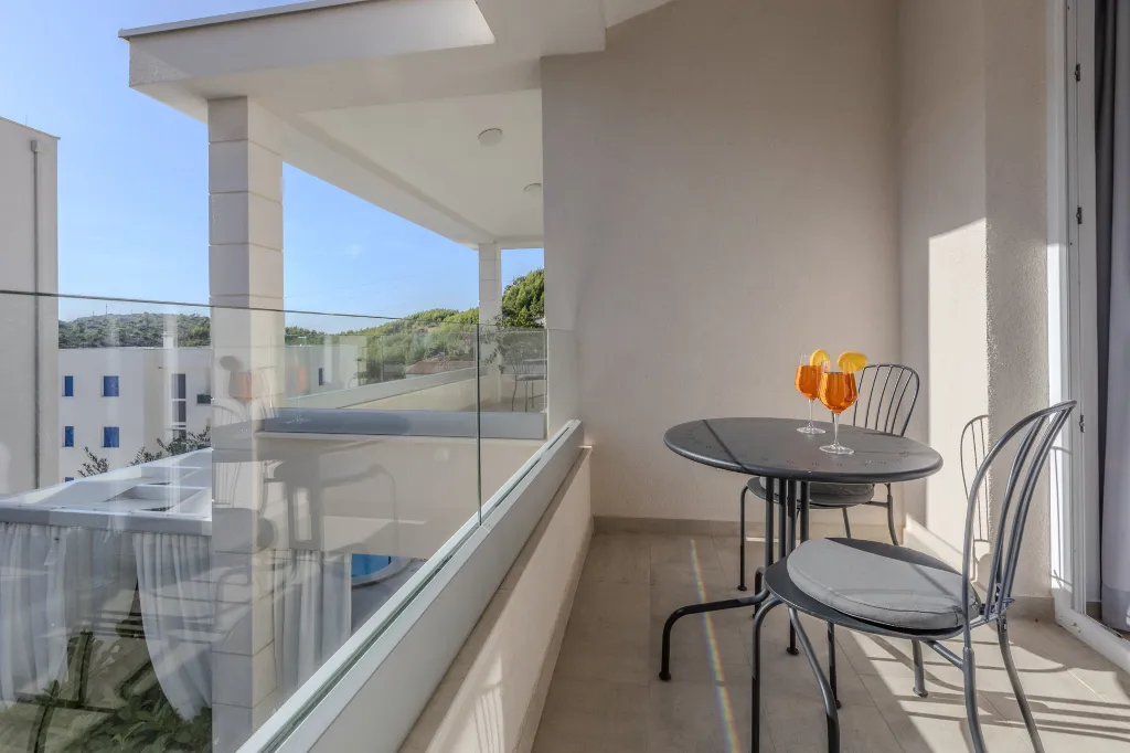Modern Villa With Heated Pool, 4 Bedrooms – Makarska