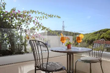 Modern Villa With Heated Pool, 4 Bedrooms – Makarska