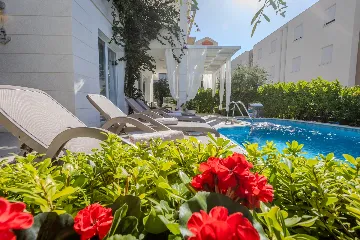 Modern Villa With Heated Pool, 4 Bedrooms – Makarska