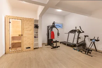 Modern Villa With Heated Pool, 4 Bedrooms – Makarska