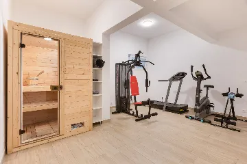 Modern Villa With Heated Pool, 4 Bedrooms – Makarska