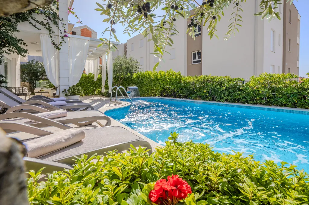Modern Villa With Heated Pool, 4 Bedrooms – Makarska