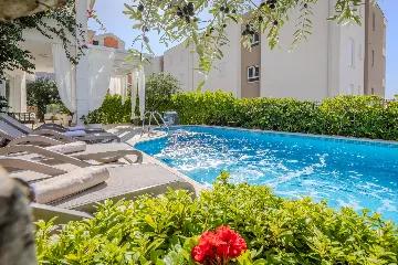 Modern Villa With Heated Pool, 4 Bedrooms – Makarska