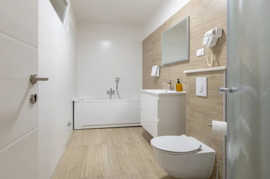 Modern Villa With Heated Pool, 4 Bedrooms – Makarska