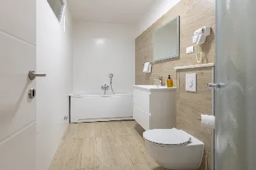 Modern Villa With Heated Pool, 4 Bedrooms – Makarska