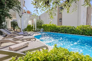 Modern Villa With Heated Pool, 4 Bedrooms – Makarska