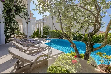 Modern Villa With Heated Pool, 4 Bedrooms – Makarska