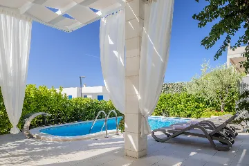 Modern Villa With Heated Pool, 4 Bedrooms – Makarska