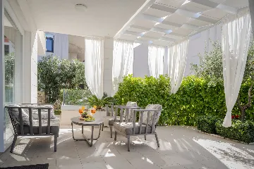 Modern Villa With Heated Pool, 4 Bedrooms – Makarska