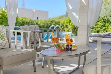 Modern Villa With Heated Pool, 4 Bedrooms – Makarska