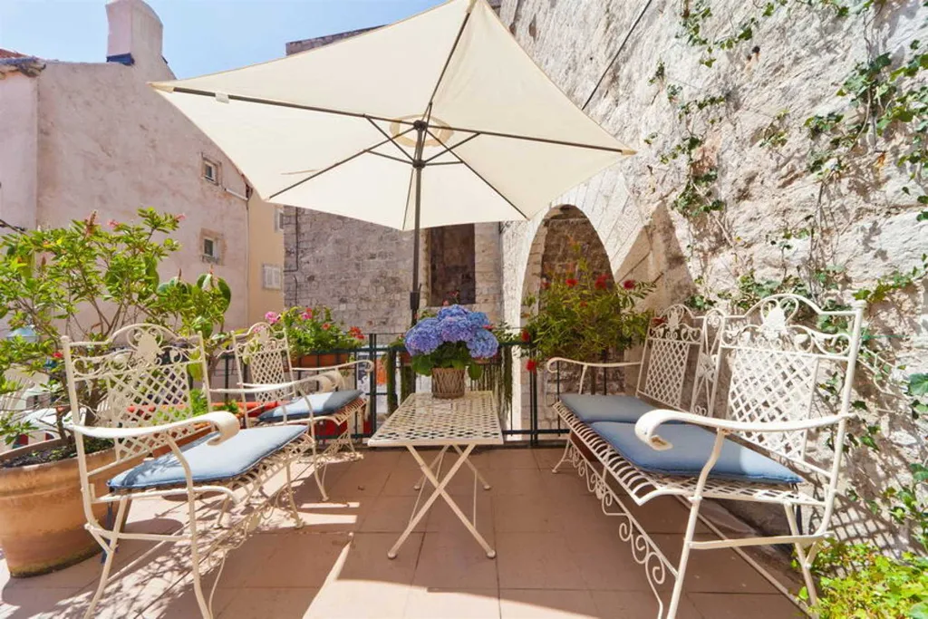 Chic One-Bedroom Apartment in Central Dubrovnik