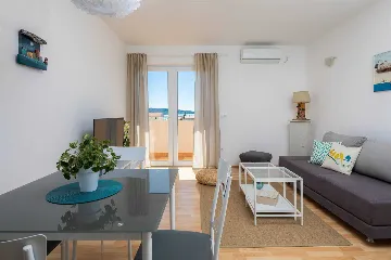 Modern Family Villa with Heated Pool in Kaštel Gomilica