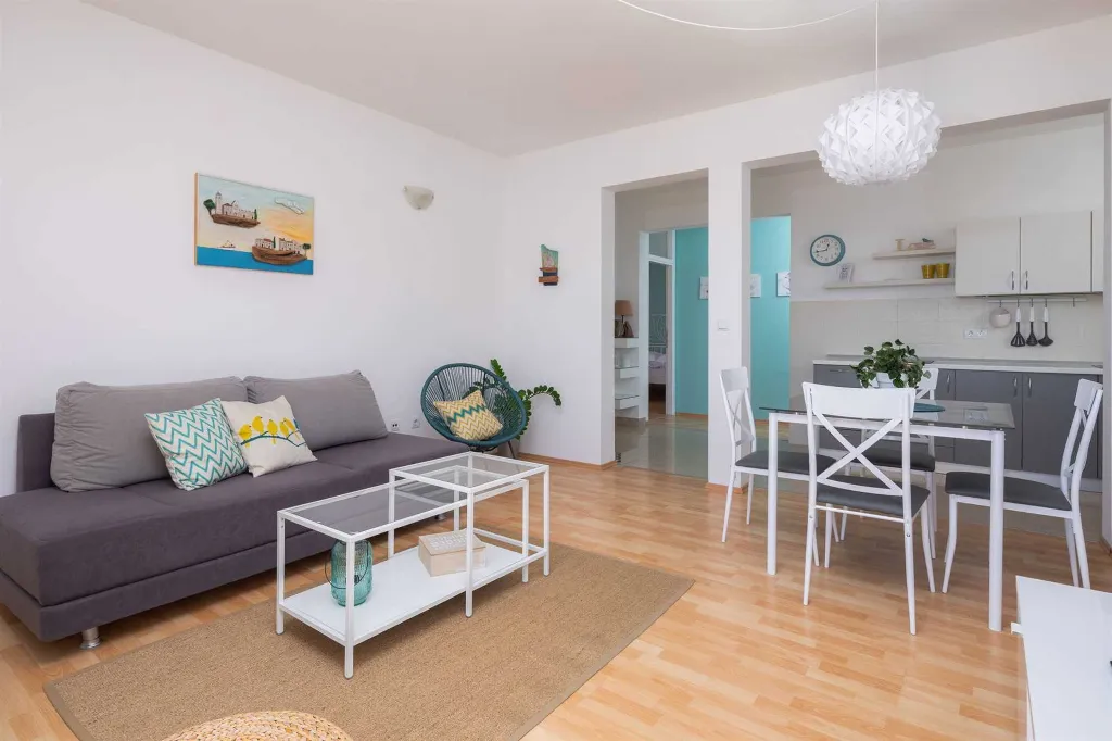 Modern Family Villa with Heated Pool in Kaštel Gomilica