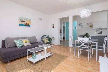 Modern Family Villa with Heated Pool in Kaštel Gomilica