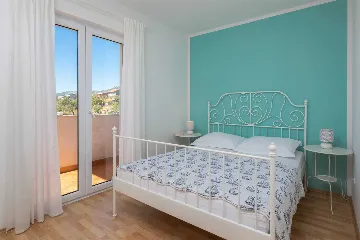 Modern Family Villa with Heated Pool in Kaštel Gomilica